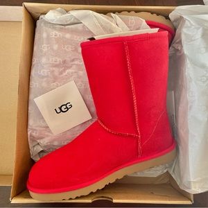 UGG Classic Short II boot in cherry red NEW IN BOX ❤️